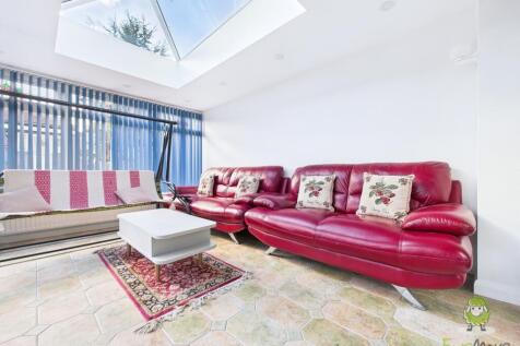 CAM01543G0-PR0159-STILL020