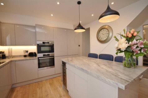 2 bed property for rent in Emscote Road, Warwick