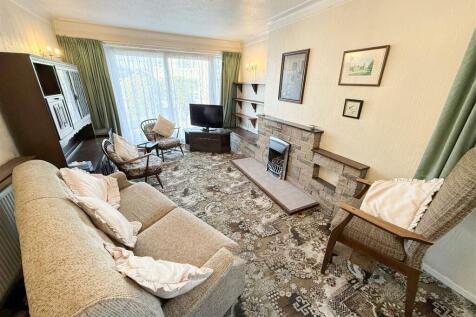 LOUNGE/ DINING ROOM