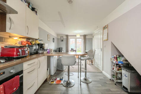 KITCHEN/LOUNGE