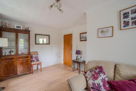 21 Aneurin Bevan Court-7.jpg