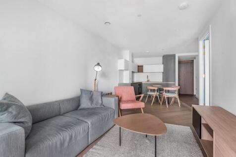 A luxury and modern one bedroom apartment situated at No.4 Upper Riverside, Greenwich Peninsula. Complete with access to residents' swimming pool, gyms, roof terraces, media rooms and 24-hour concierg