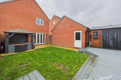 CAM03852G0-PR0472-STILL019