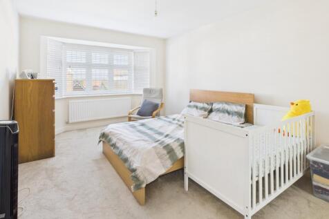 CAM02519G0-PR0360-STILL010