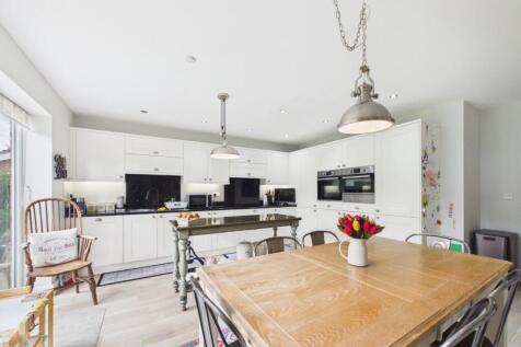 Kitchen/Dining Area