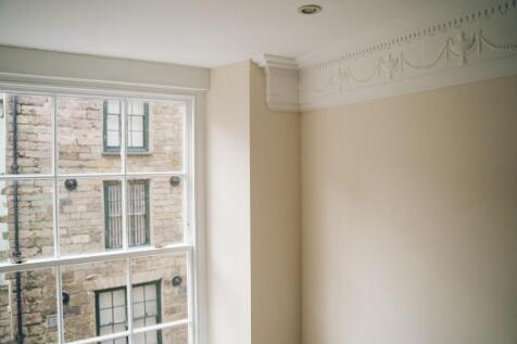 Y Cyntedd / The Hallway