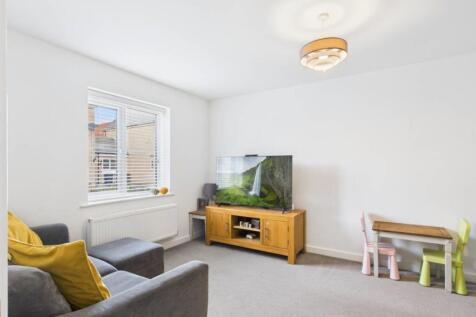 This spacious and beautifully proportioned living