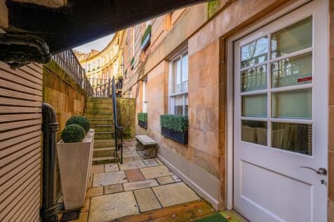4 bed, 3 bath Apartment in Glasgow - Photo 39