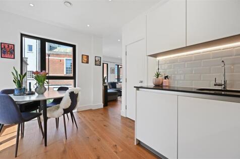 AR - Dauphine House7.JPG
