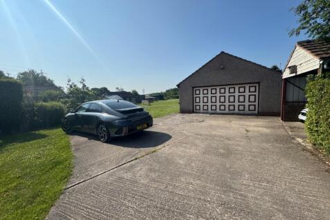 driveway &amp; garage &amp; garden.jpg