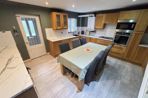 Open Plan Kitchen and Dining Room