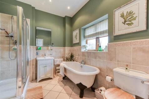 The Gatehouse-bathroom.jpg