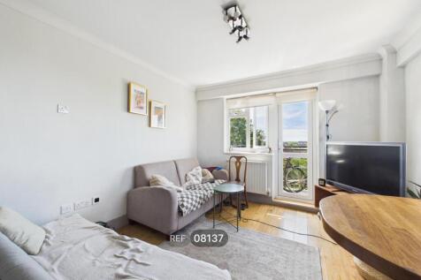 Spacious 3 bed flat Comprises open plan living room with modern kitchen, 3 double bedrooms, all good sizes, two W/C's and two shower rooms and a balcony.