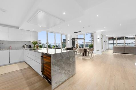 4 bed, 4 bath Apartment in Manchester - Photo 3