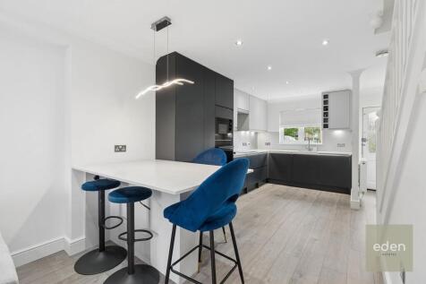 KITCHEN/FAMILY ROOM