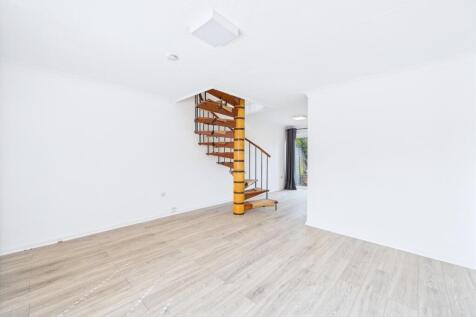 CAM01909G0-PR0345-STILL007