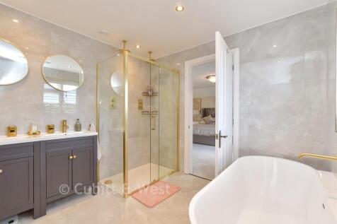 En-Suite Bathroom