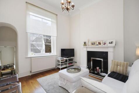 ZERO DEPOSIT AVAILABLE. LONG LET. Boasting an enviable and convenient location as well as a brand new refurbishment, this stunning 2 bedroom flat also benefits from bright living space.