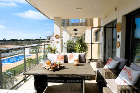 South facing apartment Pool & Sea Views