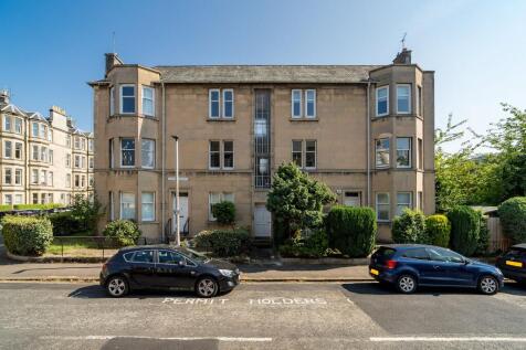 Stylish two bedroom furnished second floor flat available in the desirable Comely Bank.
