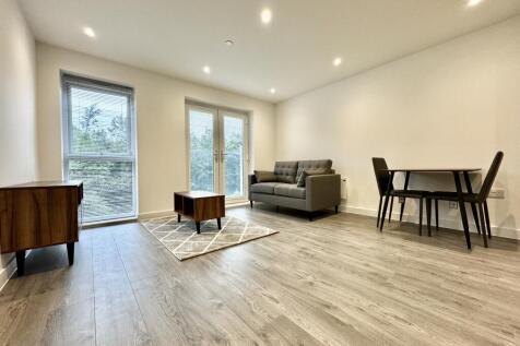 Third-floor one-bedroom apartment available to let, offered furnished and set within a modern development. The property benefits from parking availability and is well located for local amenities and t