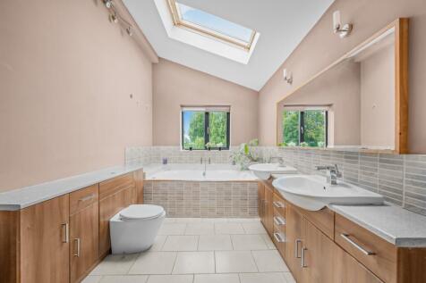 5 bed, 4 bath Detached in Bristol - Photo 14
