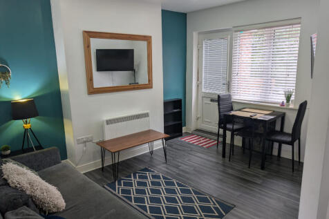 1st floor flat above shop close to Withington Village, a vibrant young professional area, with great public transport links. Featuring 2 double bedrooms, open plan lounge with kitchen, and shower room