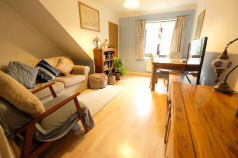 SITTING/DINING ROOM