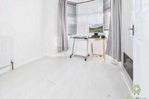 CAM01543G0-PR0159-STILL058