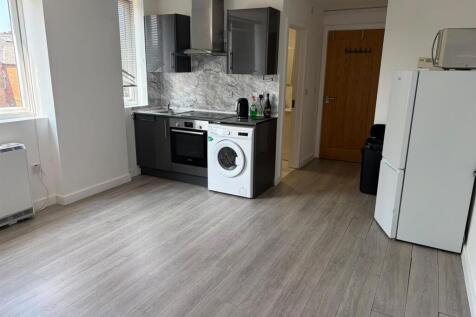 COMPANY LET ONLY - NOT AVAILABLE TO PRIVATE TENANTS Two newly built one-bedroom first floor apartments are available to rent, ideally located above a shop close to Six Ways, Erdington. Finished to a h