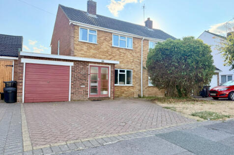 3 bed semi-detached house for sale Rochester Aven