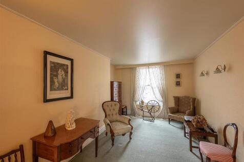 Sitting Room / Bedroom