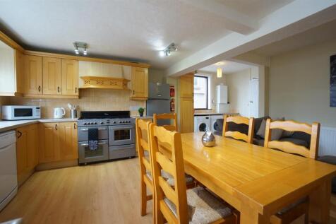5 Bedroom House in LL57 2TT
