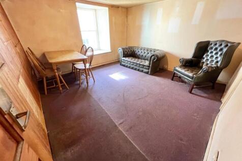 Lounge/ Dining Room/