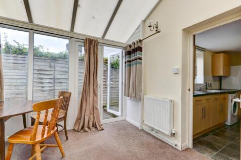 36 Beaconsfield Road-10