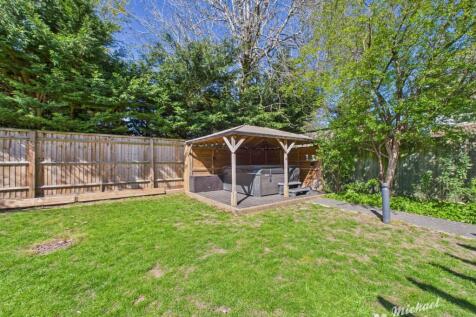 CAM03218G0-PR0602-STILL005