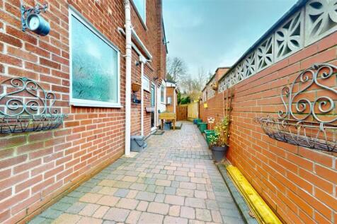 St. Marys Avenue Side Garden