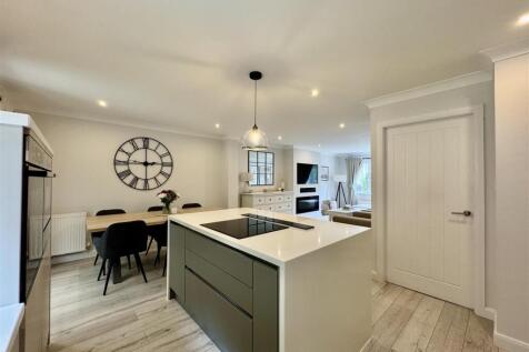 OPEN PLAN LIVING DINING KITCHEN