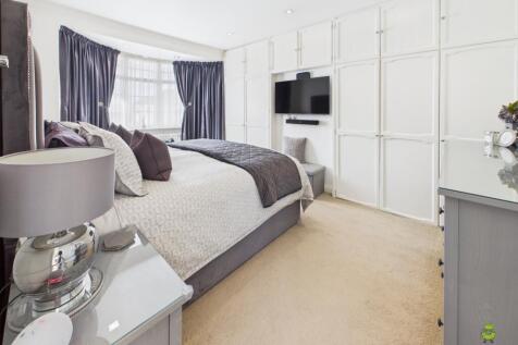 Presented by Clinton at EweMove Bexleyheath and Da