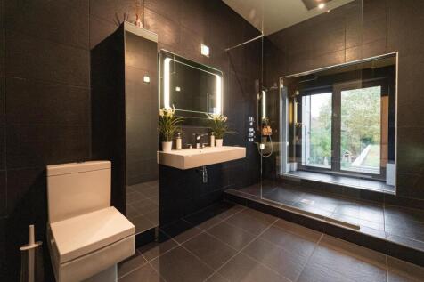 6 bed, 2 bath Semi-Detached in Manchester - Photo 10