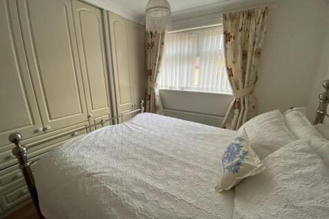 Master bedroom rear: