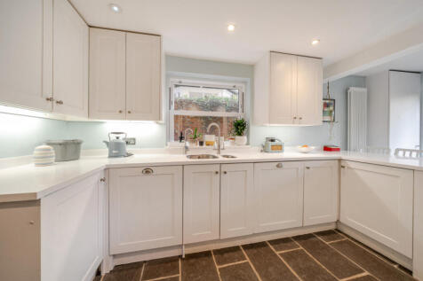 4 bed, 2 bath Terraced in manchester - Photo 6