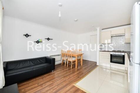 One bedroom delighted to offer for let this middle floor charming one double bedroom apartment located in a secure building in Ambassador Square. A few minutes walk to mudchute DLR station. Fast links
