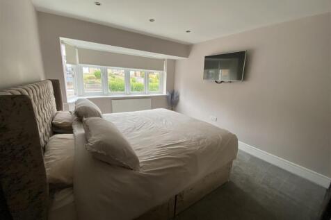 Bedroom no.1 front double: