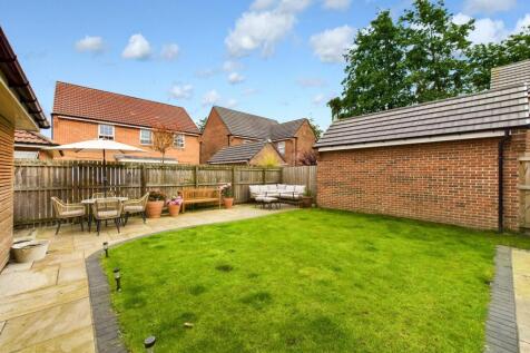 CAM03162G0-PR0107-STILL033