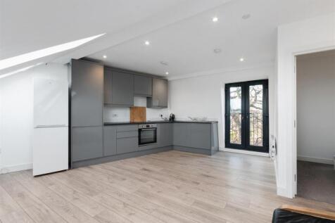 Open plan kitchen/living