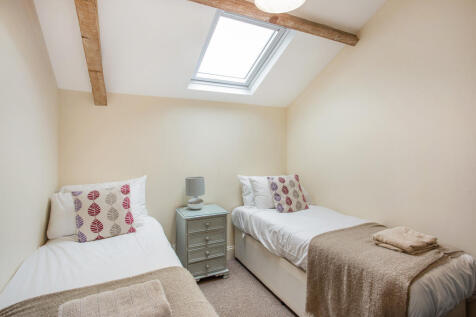 76834_The-Coach-Hous