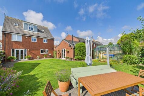 CAM02195G0-PR0082-STILL012