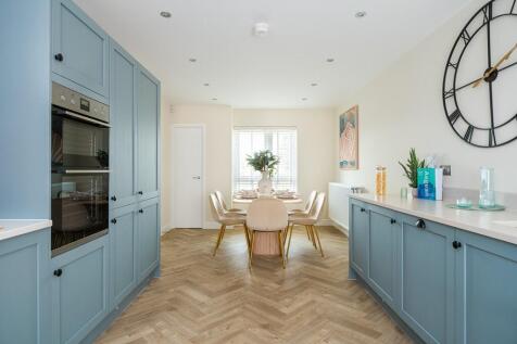 Beautifully fitted kitchen