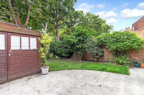 18 Park Street - Garden New2